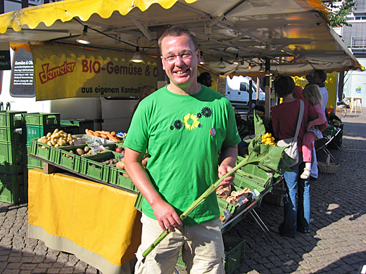 Auf einem der schönsten Wochenmärkte der Region: Samstagmorgen in Wolfenbüttel vor dem Bio-Demeter-Stand von Hilmar Nagel aus Groß Dahlum